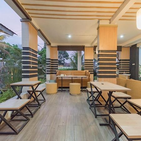 Urbanview Hotel Khayrizsan Tasikmalaya By Reddoorz Ngoại thất bức ảnh