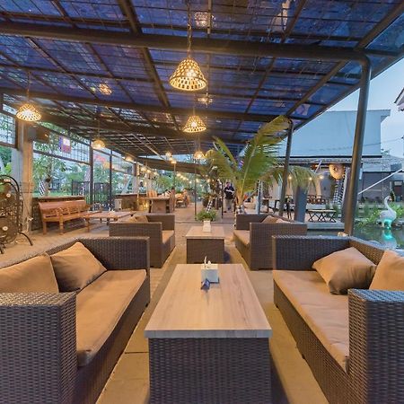 Urbanview Hotel Khayrizsan Tasikmalaya By Reddoorz Ngoại thất bức ảnh