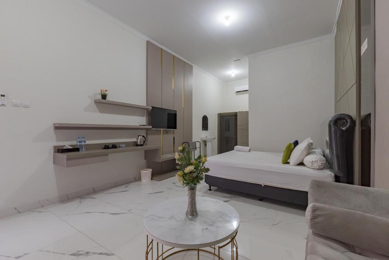 Urbanview Hotel Khayrizsan Tasikmalaya By Reddoorz Ngoại thất bức ảnh