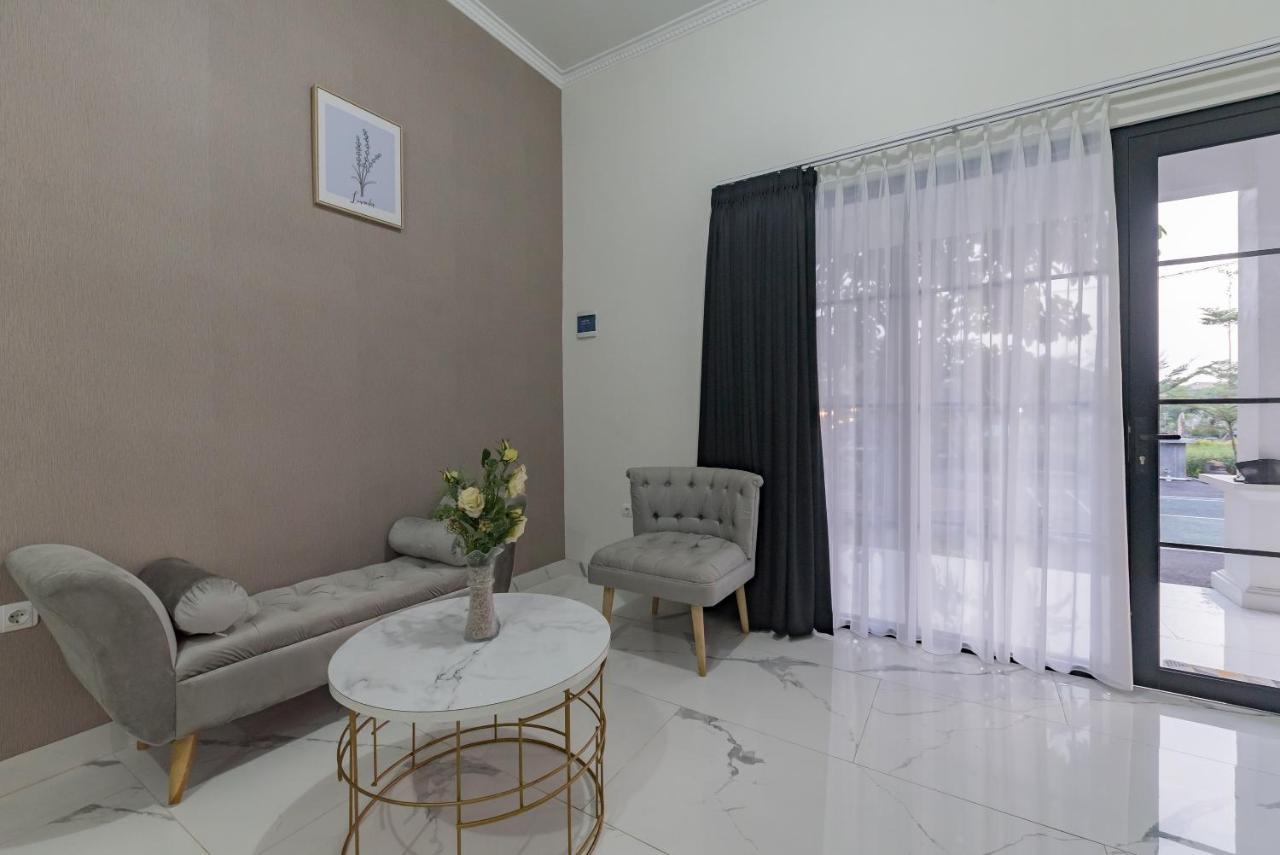 Urbanview Hotel Khayrizsan Tasikmalaya By Reddoorz Ngoại thất bức ảnh