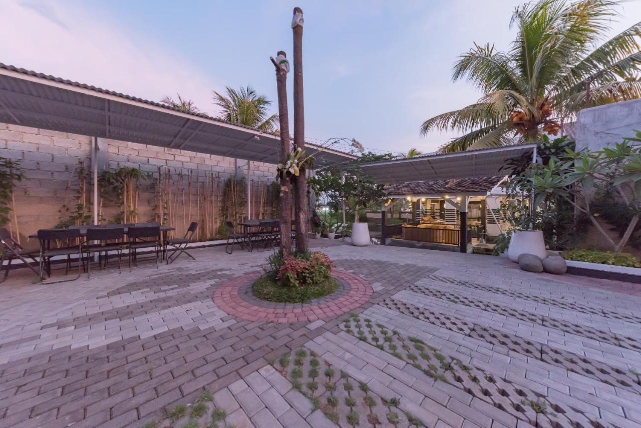 Urbanview Hotel Khayrizsan Tasikmalaya By Reddoorz Ngoại thất bức ảnh
