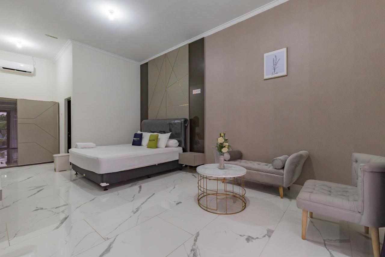 Urbanview Hotel Khayrizsan Tasikmalaya By Reddoorz Ngoại thất bức ảnh