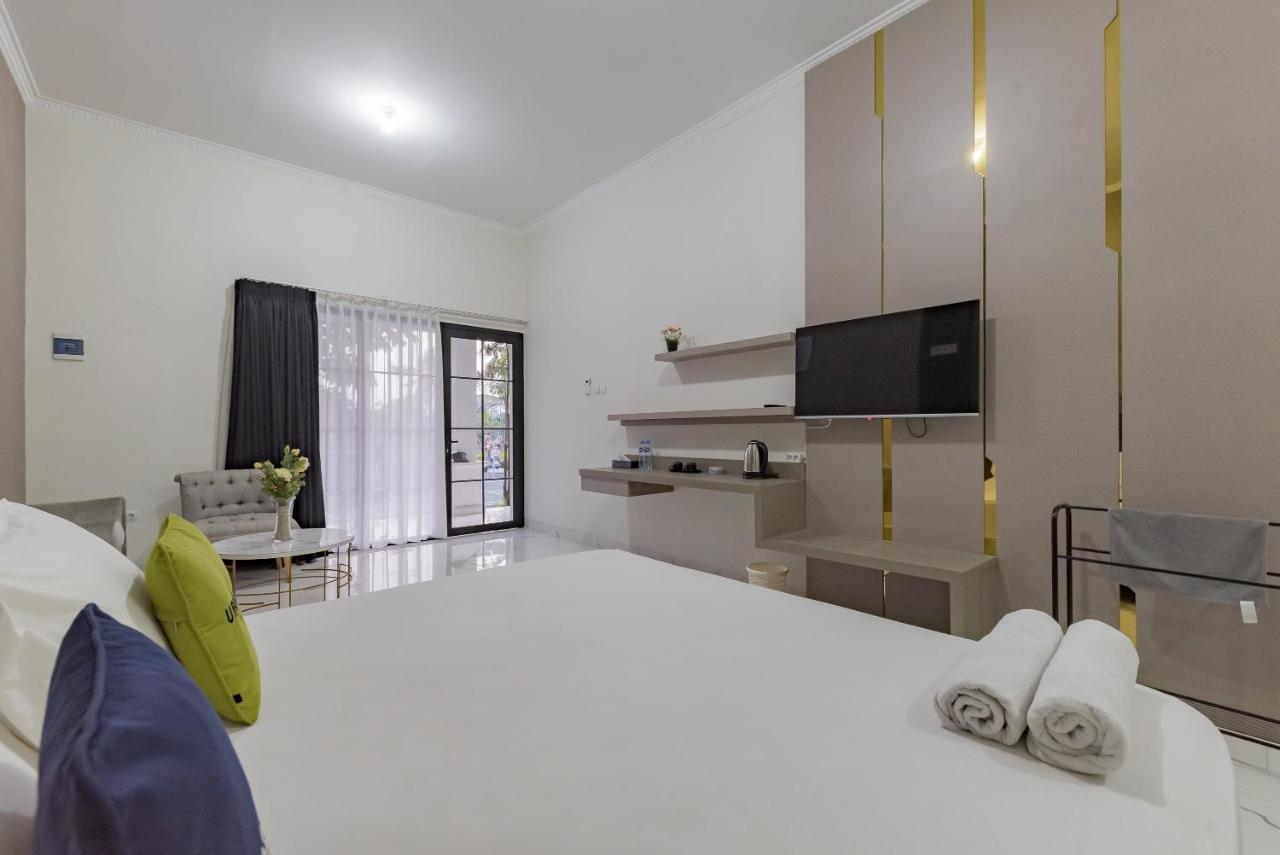 Urbanview Hotel Khayrizsan Tasikmalaya By Reddoorz Ngoại thất bức ảnh